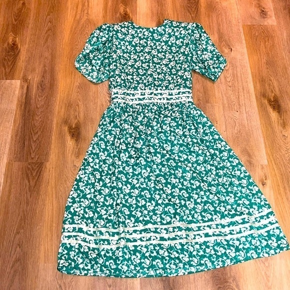 Gorgeous Kelly Green Paisley Button Vintage Flowy Short Sleeve Plus Dress 16 - Picture 1 of 9